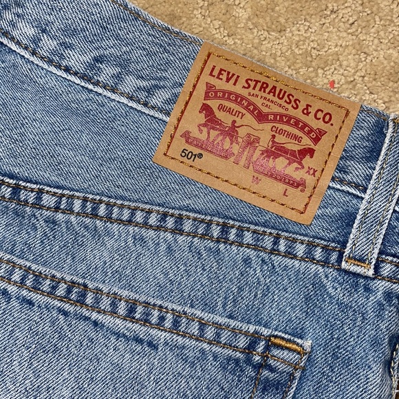 Levi’s Size 29 501 Light Denim Shorts - Picture 3 of 6